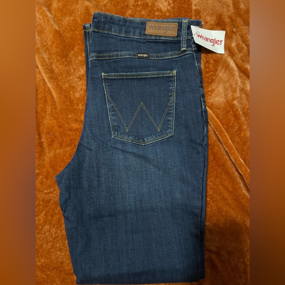 Wrangler High Rise Bold Boot Jeans - Picture 5 of 5